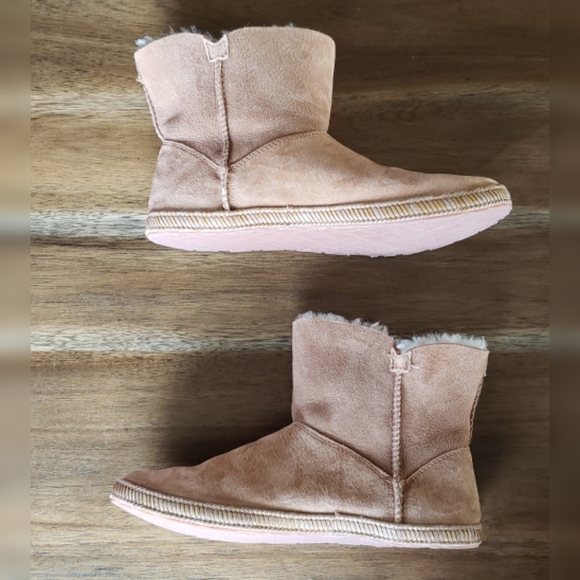 UGG Garnet Sherling Toggle Bootie in Chestnut Tan - Picture 9 of 10